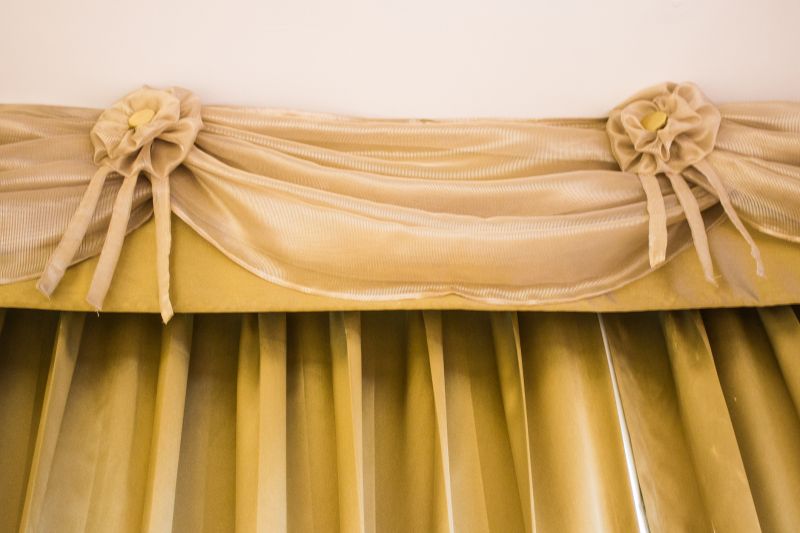 Valance Hanging Service detail